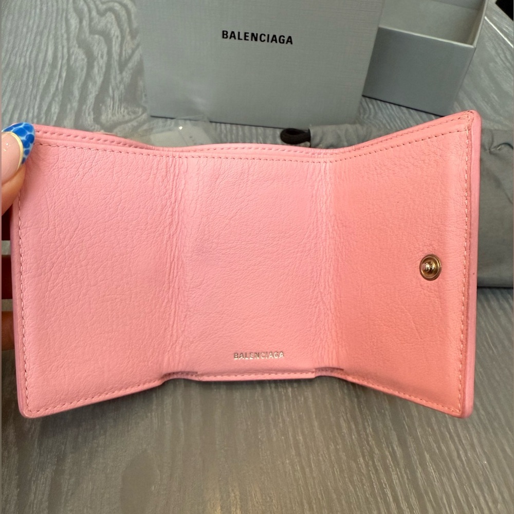 BALENCIAGA Pink Papier Leather Compact Wallet — full inclusion - Picture 9 of 10